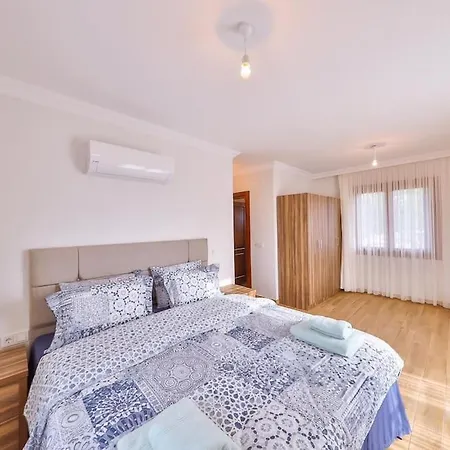 Vila Almond 1